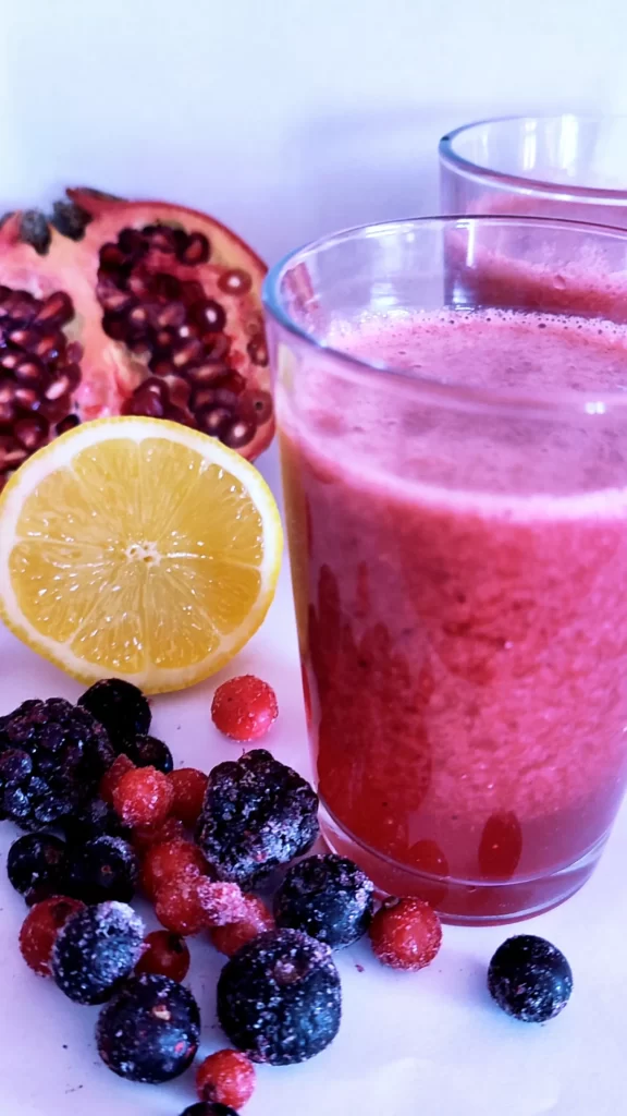 berries smoothie for fussy toddler 